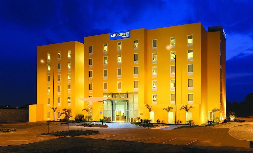 City Express By Marriott Irapuato Norte Екстериор снимка