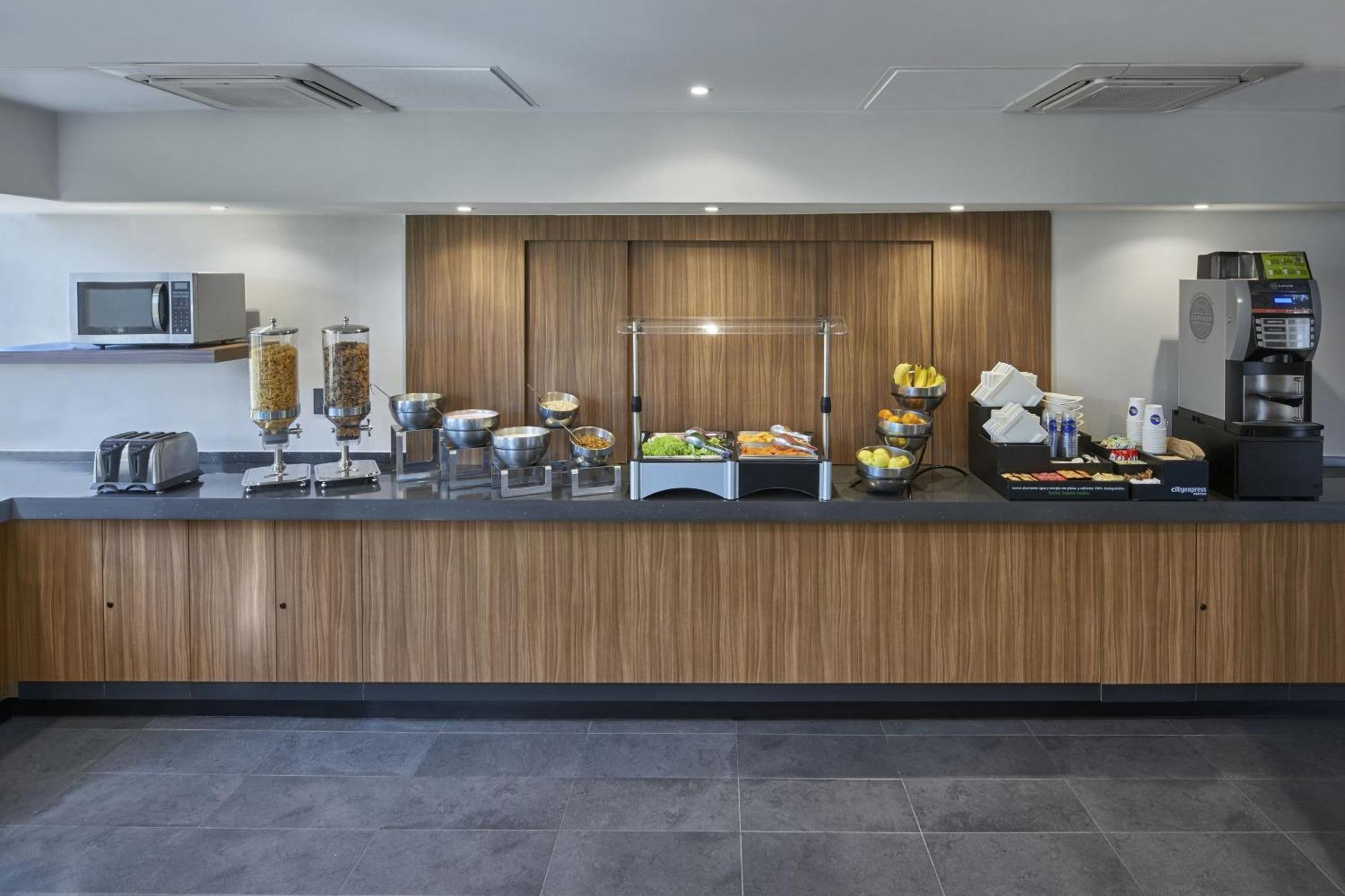 City Express By Marriott Irapuato Norte Екстериор снимка