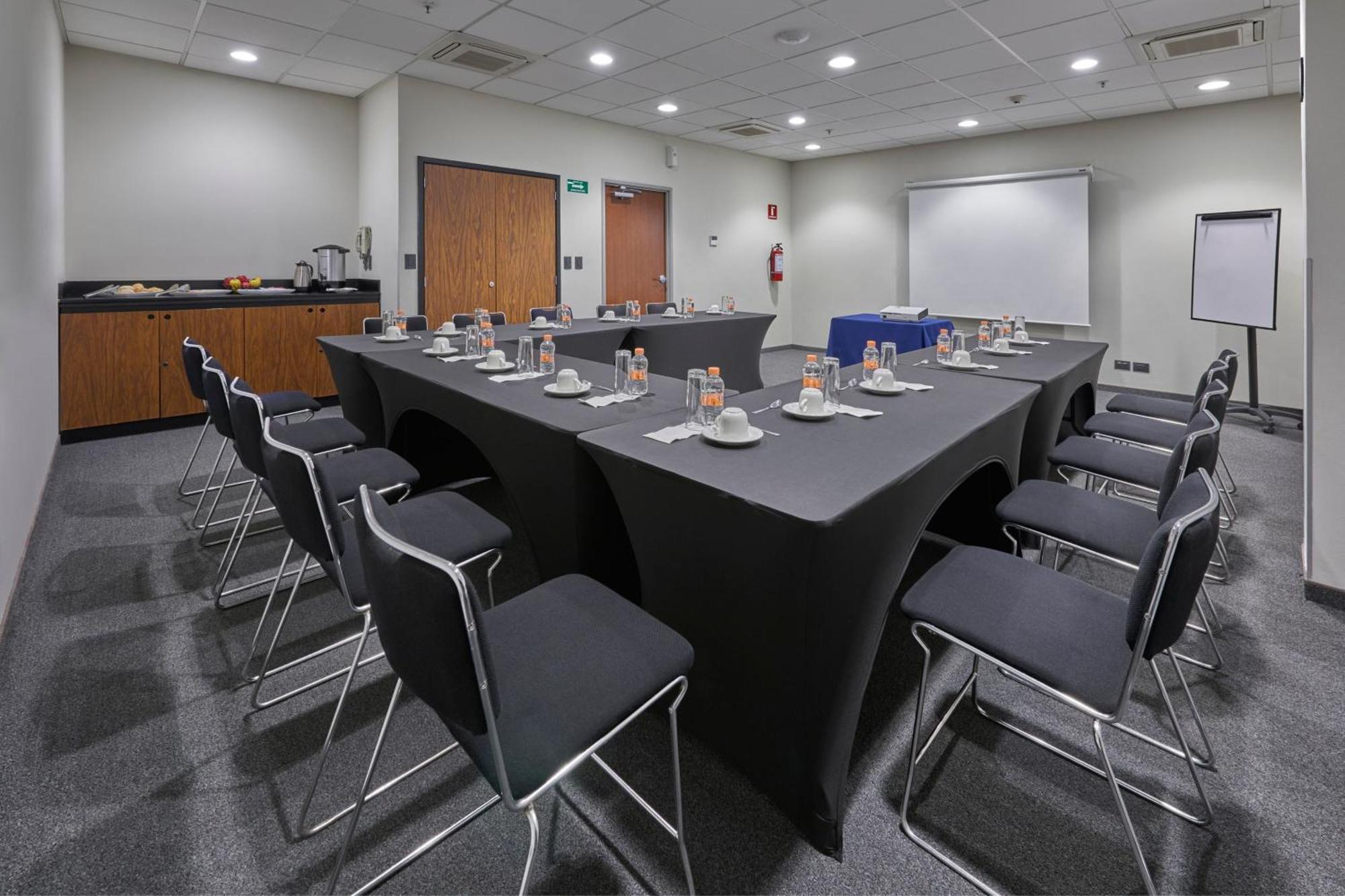City Express By Marriott Irapuato Norte Екстериор снимка